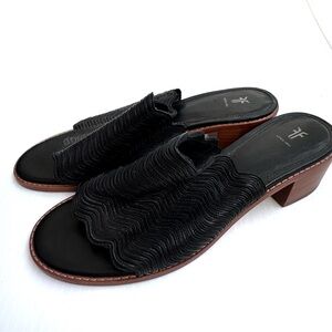 Frye Cindy Wave slide sandals Black and Brown Women's Sandals size 8